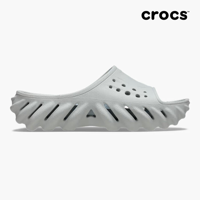 CROCS クロックス ECHO SLIDE エコー スライド ATMOSPHERE(ライトグレー) 208170 1FT CROCS(クロックス)からストリートでも話題のエコーコレクション「ECHO SLIDE」が入荷しました。 エコーコレクションは、快適さとスタイリッシュなルックの両方を楽しみたい人に最適なデザイン。全モールド構成のこのスライドは、大胆なシルエットとスポーティなデザインからインスパイアされたスタイルでストリートウェアの魅力を発揮しながらオールマイティなスタイルを実現。クロスライト構造とライトライドドロップイン インソールを採用し、快適さを実現しながらエコーコレクションのストリートスタイルを生み出しています。 ・驚くほど軽く、履きやすい ・全モールド構成の「クロスライト」アッパーと構造 ・軽量で優れた浮力性を持つ、水に強い設計 ・水はけの良い通気孔で優れた通気性を実現 ・速乾性でお手入れ簡単 ・ジビッツチャームでオリジナルの1足にカスタマイズ可能 ・「クロスライト」ソールとライトライドインソールで密度が2倍のサポート 素材　合成樹脂 サイズ選びについて 22.0cm/23.0cm/24.0cm/25.0cm/26.0cm/27.0cm/28.0cm/29.0cm 靴の大きさ　大きい 横幅（ワイズ）　普通 甲の高さ　普通 標準的なつくりのスニーカーで27cm(足長実寸25.5cm)を履いているスタッフの場合、靴下着用で25cm少しだけ窮屈な感じで、26cmでちょうどいいサイズでした。細身〜普通の足幅、甲の方なら足の実寸より0.5cm〜1cm小さいサイズ、甲高、幅広の方なら実寸と同じサイズをおススメします。 上記のサイズについては、弊社スタッフが試着し比較した結果を記載しておりますが、感じ方には個人差がございますので、サイズがご心配な方はお気軽にお問い合わせください。 製造工程の都合上、樹脂の残りや接着剤がわずかに付着している場合がございますが、不良品ではございません。 こちらの商品は姉妹店と在庫を共有しておりますので、売り違いが生じる事がございます。予めご了承下さい。 商品画像については、可能な限り実際の商品に近いカラーにて掲載をしておりますが、お客様が使用されているパソコンのモニターやモバイル端末の機種によって見え方には多少の違いがございます。 メーカー希望小売価格はメーカーサイトに基づいて掲載しています【クロックス エコー スライド】CROCS ECHO SLIDE ATMOSPHERE 208170 1FT[サンダル メンズ レディース ライトグレー シャワーサンダル 軽量]