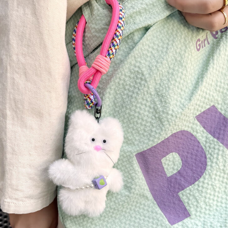 送料無料 ひげ猫コードストラップチャーム ふわふわ 人形 キーリング ストラップ パール 猫 ネコ ねこ CAT キャット キーホルダー コード ロープ カラフル ファー かわいい猫 ぶさかわ猫 韓国キーリング チャーム かわいいキーホルダー ひげネコ レディース ゆるキャラ