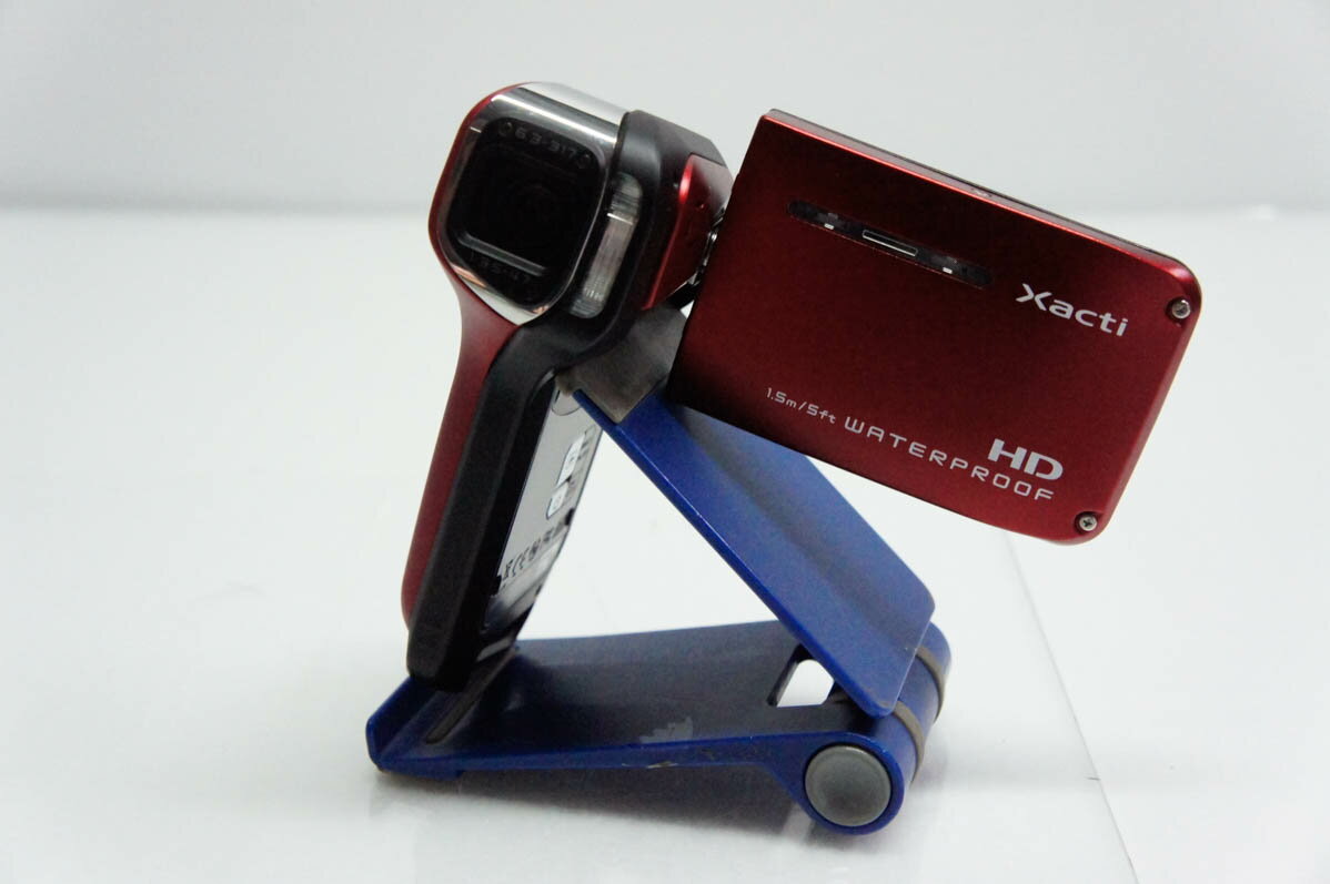【中古】SANYOサンヨー Xacti ザクティ 防水デジタルムービーカメラ DMX-CA9