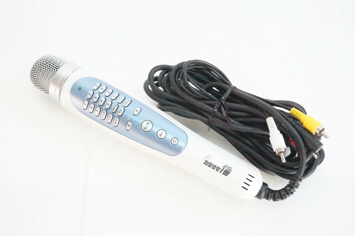 ●商品情報 ・盛り上がる！ 楽しい機能満載！ ・誰でもカンタン本格機能満載！！ ・テレビと接続するだけ！ スグにカラオケが楽しめます！ ・300曲内蔵 ※詳細はメーカーHP等をご確認ください。 ●状態／【中古】 ・スレ、キズ、使用感がございます。 ●付属品／説明書、ACアダプター ●保証／90日間の動作保証 ●送料無料 ※随時更新してはおりますが、他サイトにて同時販売中のため購入のタイミングによっては売り切れの場合がございます。売切れの際はご連絡いたします。