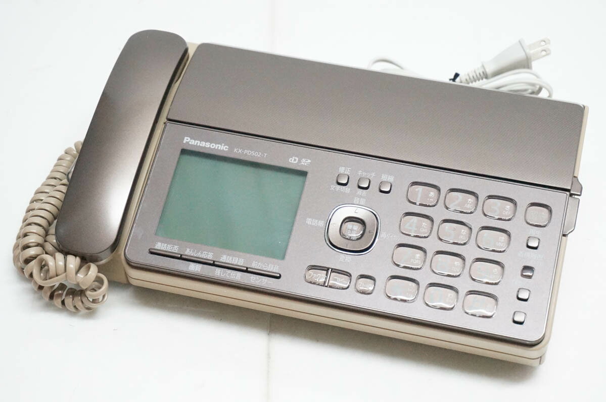●商品情報 ・SDカードにFAXや通話音声を記録可能 ・ホームセーフティ機能搭載 ・エコナビ機能搭載 ・あんしん応答機能搭載 ・メーカー／Panasonicパナソニック ・型番／KX-PD502 ・送受信／A4 ・サイズ／約幅296×奥行191×高さ86mm ・質量／親機:約2.4kg ※詳細はメーカーHP等をご確認ください。 ●状態／【中古】 ・キズやスレ、使用感がございます。 ●付属品／本体のみ ※子機、モジュラーケーブル、FAX用インクリボンは付属しません。 ●保証／90日間の動作保証 ●送料無料　※沖縄県のみ500円かかります。 ※随時更新してはおりますが、他サイトにて同時販売中のため購入のタイミングによっては売り切れの場合がございます。売切れの際はご連絡いたします。