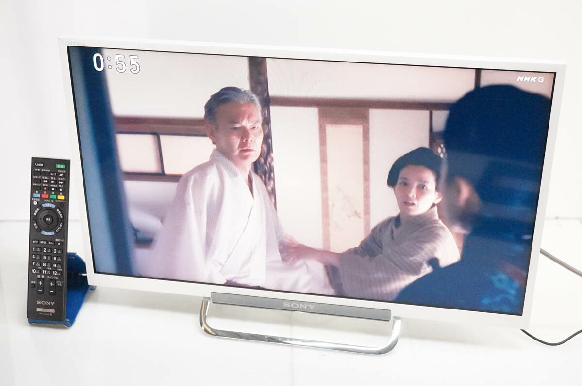 ●商品情報 ・高画質と薄型化を実現「LEDバックライト」 ・テレビの前面から音が出ているように聞こえる「リフレクター搭載」 ・デジタル信号処理により、音響特性を補正する「Clear Phase（クリアフェーズ）テクノロジー」 ・デジタル放送ならではのクリアな音質を再現「S-Master（エス・マスター）デジタルアンプ」 ・映像の世界と一体になれるような臨場感「S-Force（エス・フォース）フロントサラウンド3D」 ・メーカー／SONYソニー ・型番／KDL-24W600A ・年式／2013年製 ・液晶／24V型 ・本体寸法／幅545×高さ360×奥行144mm ※詳細はメーカーHP等をご確認ください。 ●状態／【中古】 ・キズやスレ、ヤケ、使用感がございます。 ●付属品／B-CASカード、リモコン（背面ワレあり）、電源コード、ACアダプター ●保証／90日間の動作保証 ●送料無料　 ※随時更新してはおりますが、他サイトにて同時販売中のため購入のタイミングによっては売り切れの場合がございます。売切れの際はご連絡いたします。