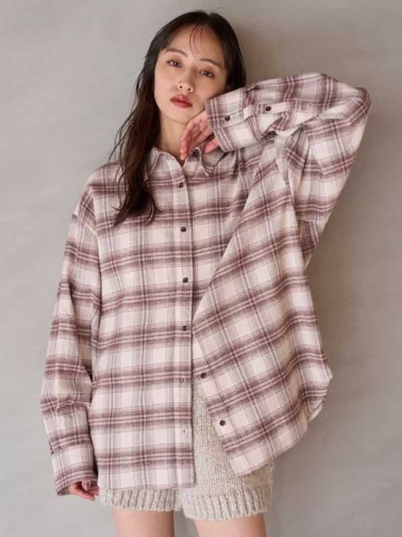 【SALE／50%OFF】オーバーサイズネルシャツ SNIDEL スナイデル トップス シャツ・ブラウス ブラック ベージュ【RBA_E】【送料無料】[Rakuten Fashion]