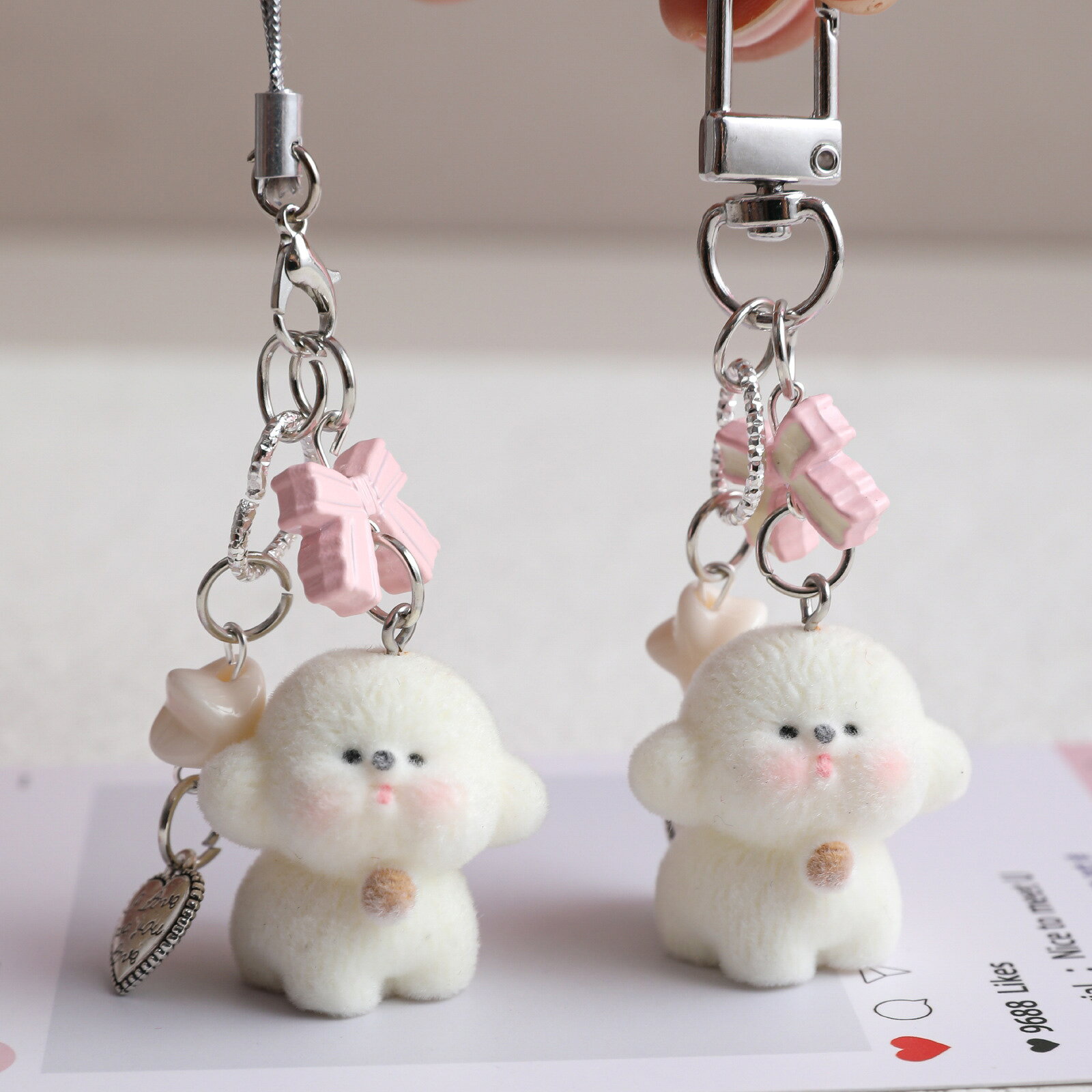 キーホルダー かわいい カートゥーン ふわふわ アニマル 小動物 ぬいぐるみ風 犬 ...