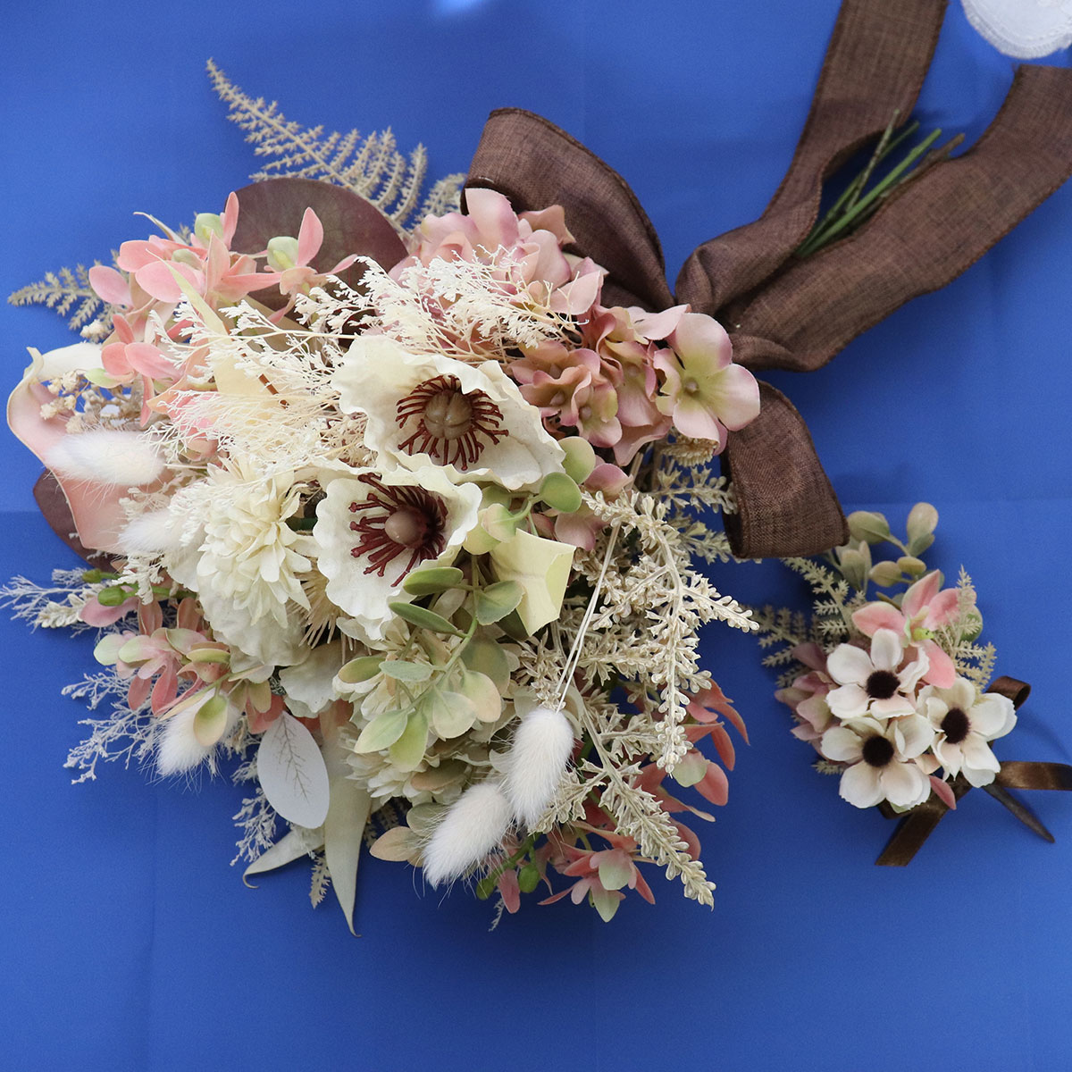 Rakuten - 造花 花束 ブーケ ウエディングブーケ ブートニア セット ブーケ クラッチブーケ 造花 ブーケ オレンジ カラー ナチュラル アーティフィシャルフラワー ウエディングアイテム 結婚式 花束 前撮り 写真 「ブーケ＆ブートニア」