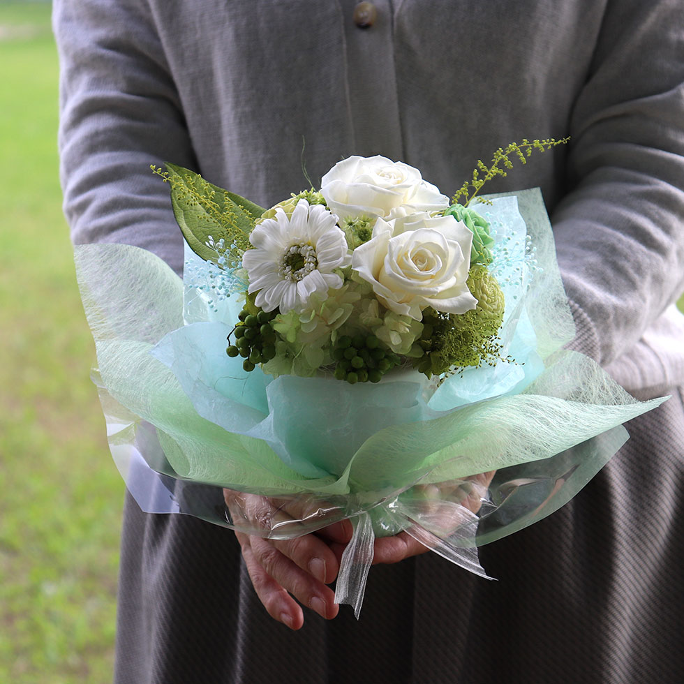 プリザーブドフラワー 花束 結婚式 花束贈呈 退職祝い ウエディング 前撮り お祝い電報 御祝 先生にお礼の品 先生へのプレゼント フラワーギフト 結婚記念日 花束 結婚祝い 誕生日プレゼント 花 ガーベラ バラ ホワイト 「スタンディングブーケ ホワイト」 卒寿 送別会