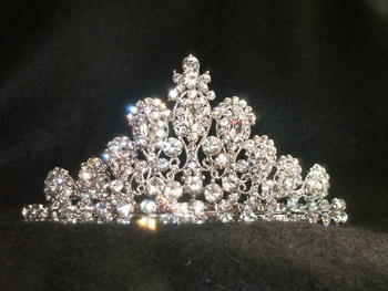 ◇ハッピーな特別の日にゴージャスなティアラプリンセスの輝きを！ブライダル・ウエディングドレスにベ..