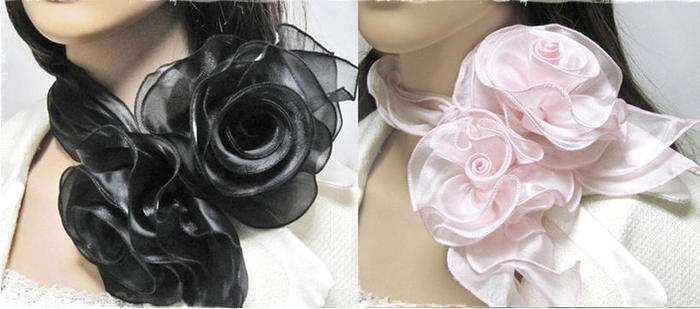 ◇ローズ2輪コサージュスカーフふんわり首元を飾るレース仕立てかたち自由に決まる!コートに合わせてフォーマルに、パーティードレスにも!