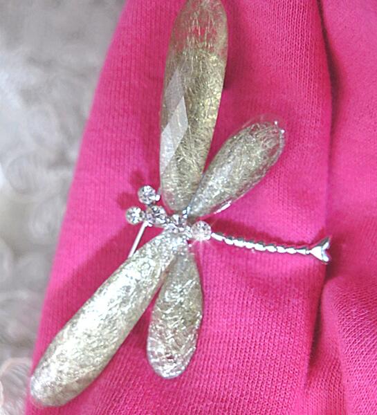 数量限定！美しい色彩のトンボのブローチ4色からエレガントな樹脂のきらめき強運をもたらす勝ち虫を身に着ける優美なラインと上品なグラデーションお気に入りのファッションに沿えるカラーコーデ母の日・誕生日・敬老の日・ラッキーアイテムギフト