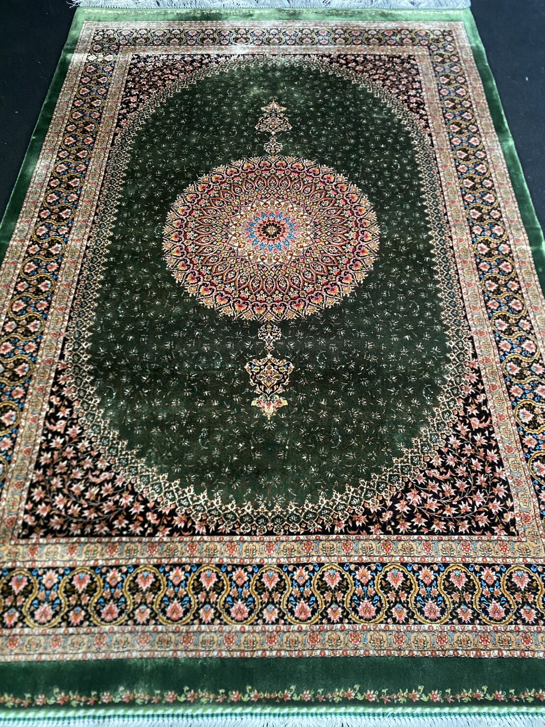 ペルシャ絨毯 マシュハド・アルデハル工房 イラン 産 モダールシルク100% ウィルトン織り高密度 289万ノット 約100×150cm