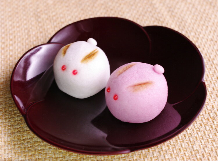 【うさぎの紅白まんじゅう2個入(こし・イチゴ)】和菓子 ギフト お月見 どうぶつ 紅白饅頭 ブライダル 結婚式 パーティー お祝い 成人式 卒業 入学 贈り物 動物 寿 ウエディング 式典 イベント かわいい お菓子 誕生日 お返し 内祝い 引菓子 プレゼント 贈答品 スイーツ so-bey-10000134 あわ家惣兵衛オンラインショップ サンプル画像3