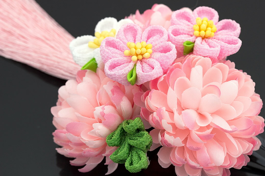 イーグルス感謝祭☆最大1000円クーポン配布中☆七五三 髪飾り 三歳 七歳 ピンク 梅 花 ピンポンマム 小ぶり 縮緬 ちりめん つまみ細工 スリーピン パッチン留め 房飾り タッセル 髪留め ヘアアクセサリー 和装 3