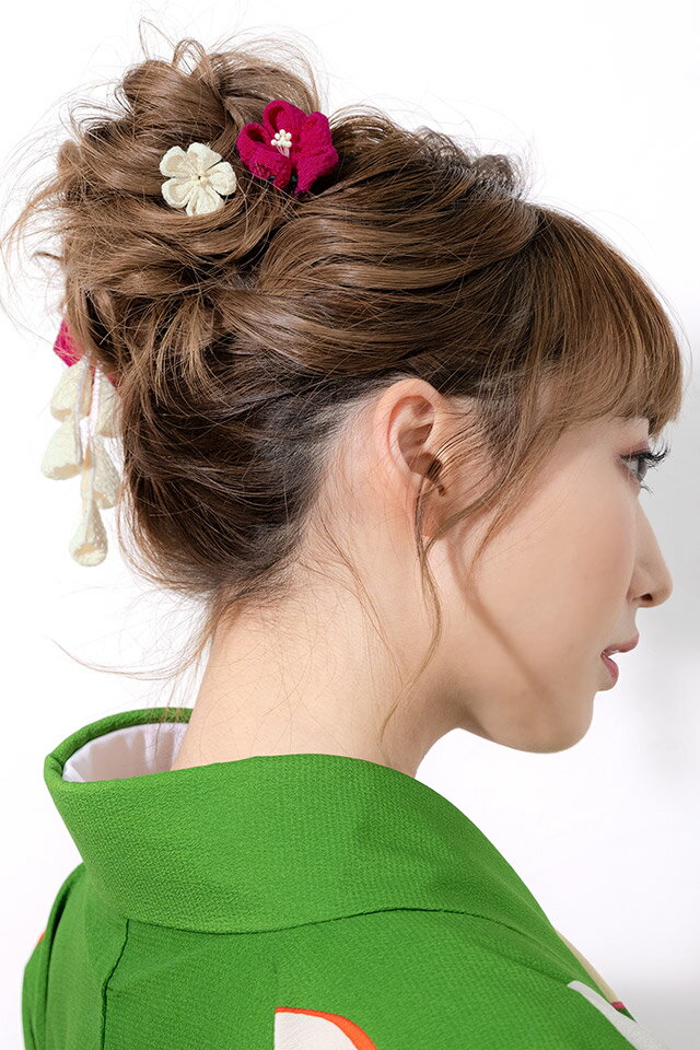 イーグルス感謝祭☆最大1000円クーポン配布中☆髪飾り 成人式 つまみ細工 3点セット 赤紫系 マゼンタピンク 白 ホワイト 菊 梅 花 ぶら飾り 縮緬 コーム Uピン 髪留め 振袖向け 卒業式 日本製 和装