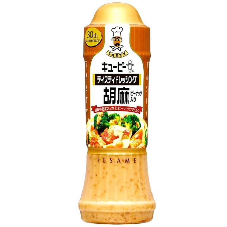 商品情報キユーピーテイスティドレッシング　胡麻 ピーナッツ入り原材料名食用植物油脂（国内製造）、しょうゆ、砂糖、ごま、醸造酢、ピーナッツ、食塩、アーモンド、卵黄、卵たん白加水分解物、酵母エキスパウダー／香料、増粘剤（キサンタンガム）、甘味料（ステビア）、香辛料抽出物、（一部に卵・小麦・落花生・アーモンド・ごま・大豆・りんごを含む）栄養成分表示大さじ約1杯（15g）当たりエネルギー81kcalたんぱく質0.6g脂質8.1g炭水化物1.4g食塩相当量0.4gアレルゲン情報アレルゲン卵・小麦・落花生・アーモンド・ごま・大豆・りんごコンタミネーション情報−アレルゲン注意喚起−この商品は キユーピーテイスティドレッシング　胡麻 ピーナッツ入り ポイント キユーピーテイスティドレッシング　胡麻 ピーナッツ入り ショップからのメッセージ 納期について 4