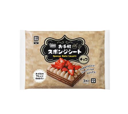 商品情報ふんわりしっとりとした食感のチョコ風味のスポンジケーキシートです。巻いてロールケーキにしたり、重ねてケーキにしたり、カットしてパフェに入れたりと、使い方は自由自在！1袋3枚入り。内容量3枚製造国名日本保存方法－10℃以下で保存してください栄養成分：100g当たり●エネルギー：285kcal ●たんぱく質：6.6g ●脂質：8.5g ●炭水化物：46.2g ●食塩相当量：0.4gアレルギー●卵　●乳成分　●小麦※商品の仕様変更により、アレルギー情報が異なる場合がございます。召し上がる際は、必ずお買い求めいただいた商品のラベルや注意書きをご確認ください。※同じ製造工程で、大豆を含む食品を扱っています。メーカーの都合により、パッケージ・仕様等は予告なく変更になる場合がございます。メーカー欠品または完売の際、キャンセルをお願いすることがあります。ご了承ください。この商品は スポンジシート(チョコ)　3枚入 クリスマス ハンドメイド ケーキ　冷凍 ポイントふんわりしっとりとした食感のチョコ風味のスポンジケーキシート　ケーキ作り　お菓子　お祝い ショップからのメッセージ 納期について 4
