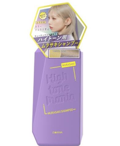 商品情報商品説明キューティクルに着目したヘアケア理論 ハイトーン用カラーシャンプーうるおいを閉じ込めながら鮮やかなハイトーンカラーへ●しっかり染めるこだわりの染毛力　カラーシャンプー…髪色キープに加え、ブリーチした髪に色味をプラスしてカラーアレンジを楽しみたい時にも。　ムラサキシャンプー…黄ばみを抑え、透明感のある髪色へと導きます。●キューティクル補修成分配合　髪のバリア機能※をサポートするキューティクル補修成分を配合。　ハイトーンヘアに寄り添った処方で、日々のケアに取り入れやすい使用感。　※外部からの乾燥ダメージを防いでうるおいを保とうとする、キューティクルが持つ働きのこと●浴室を汚しにくいボトル設計　カラーシャンプーで気になりやすい液だれや飛び散りに着目し、　中味が垂れ落ちにくく、浴室を汚しにくいキャップを採用。●しっかり泡立つ処方　しっとり洗える成分と泡立ち成分をバランスよく調整し、　きしみにくく、摩擦を抑えながら洗える処方に仕上げました。●モダンで心地よいフローラル調の香り　香りにもこだわり、毎日のシャンプー時間を心地よく楽しめるモダンで心地よいフローラル調の香りを採用しました全成分水、オレフィン（C14－16）スルホン酸Na、ラウラミドプロピルベタイン、ココイルグルタミン酸TEA、BG、コカミドメチルMEA、安息香酸Na、加水分解シルク、クエン酸、グリセリン、セテアラミドエチルジエトニウム加水分解コメタンパク、セテアレス－60ミリスチルグリコール、ツボクサ葉／茎エキス、ドクダミエキス、ヒバマタエキス、フェノキシエタノール、ポリクオタニウム－10、メチルパラベン、EDTA－2Na、香料、塩基性青124、塩基性青75、塩基性赤51※商品パッケージは変更の場合あり。メーカー欠品または完売の際、キャンセルをお願いすることがあります。ご了承ください。この商品は ハイトーンマニア　カラーシャンプー ムラサキ　280ml ポイントカラーシャンプー　ハイトーン用 ショップからのメッセージ 納期について 4