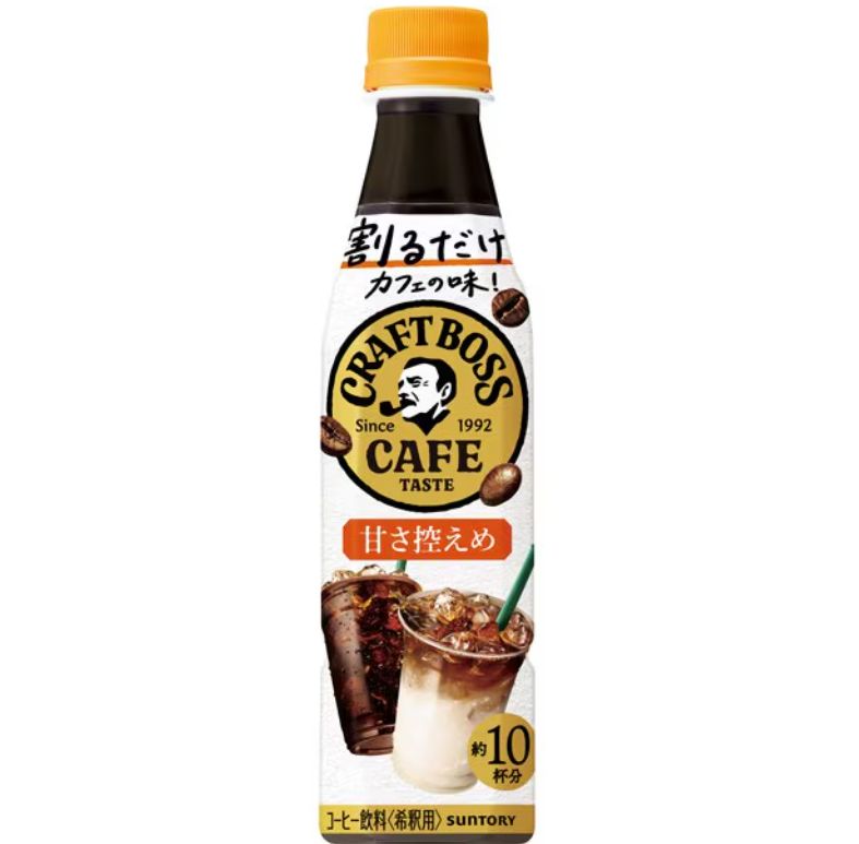 商品情報割るだけでカフェの味が作れるクラフトボスミルクや水で割るだけで、カフェの味に負けないラテやブラック（加糖）が作れる希釈タイプのコーヒー。●ラテでもブラック（加糖）でも相性のよい、王道の深煎りタイプの味わい。●個性の異なるエスプレッソを3種類ブレンドし、コク深いのに雑味が少ない味わいに。●メーカー独自の特製エスプレッソで仕上げた、ミルクにも負けないビターな香りと香ばしさ。●コンパクトなのに、たっぷりお楽しみいただける、5倍希釈（推奨の比率で割ると1.7L分）●原産国：日本●原材料：コーヒー（コーヒー豆（ブラジル、インドネシア、その他））、砂糖/香料、甘味料（アセスルファムK）メーカーの都合により、パッケージ・内容量・仕様等は予告なく変更になる場合がございます。メーカー欠品または完売の際、キャンセルをお願いすることがあります。ご了承ください。急遽在庫切れになる場合がございます。※離島の場合送料がプラスされる場合がございます。その節は何卒ご容赦賜りますようお願い申し上げますこの商品は サントリーフーズ BOSS ボス　割るだけクラフトボスカフェ 甘さ控えめ 希釈用 340ml*4本セット ポイントクラフトボスから、希釈タイプのコーヒー登場。割るだけで、カフェの味が簡単に作れる！ミルクや水で割るだけで、カフェの味に負けないラテやブラック加糖が作れる希釈タイプのコーヒー ショップからのメッセージ 納期について 4