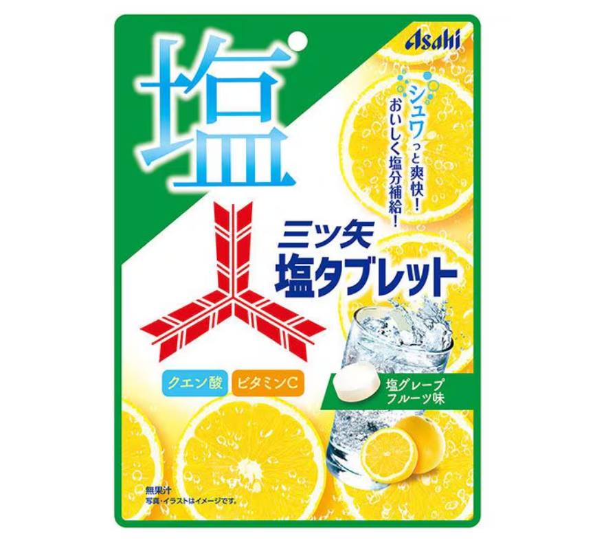 商品情報●三ツ矢サイダー×塩×グレープフルーツの組み合わせの重曹入りタブレット。●熱中症対策に必要とされる「塩分補給」をしながら、「クエン酸・ビタミンC」が摂取できる。●三ツ矢の爽やかさを表現しながら、塩分やクエン酸・ビタミンCが補給できることが伝わるパッケージ。●グレープフルーツシズル×グラスシズルにより”美味しさ”が伝わるデザイン。●内容量：54g●原材料：砂糖（国内製造）、水飴、食塩/酸味料、ショ糖エステル、重曹、香料、V.C、（一部に乳成分を含む）●食物アレルギー：乳成分●栄養成分 1製品（50g）当たり・エネルギー：207kcal・たんぱく質：0g・脂質：0.3～3g・炭水化物：48g・食塩相当量：0.5～0.8g・ビタミンC：18mg【製造時配合】クエン酸：52mgメーカーの都合により、パッケージ・内容量・仕様等は予告なく変更になる場合がございます。メーカー欠品または完売の際、キャンセルをお願いすることがあります。ご了承ください。急遽在庫切れになる場合がございます。※離島の場合送料がプラスされる場合がございます。その節は何卒ご容赦賜りますようお願い申し上げますこの商品は 三ツ矢サイダー　三ツ矢塩タブレット 54g*2袋セット ポイント「三ツ矢」ブランドを使用したおいしく塩分補給できるタブレット　夏　塩分補給 ショップからのメッセージ 納期について 4
