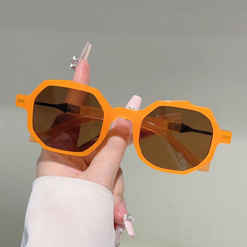 サングラス 男女兼用 多角形フレーム UV400カット 紫外線対策 春夏 トレンド ファッション小物 すっぴん隠し ドライブ 旅行 レジャー PCレンズ 軽量 ブラウン ブラック ヒョウ柄