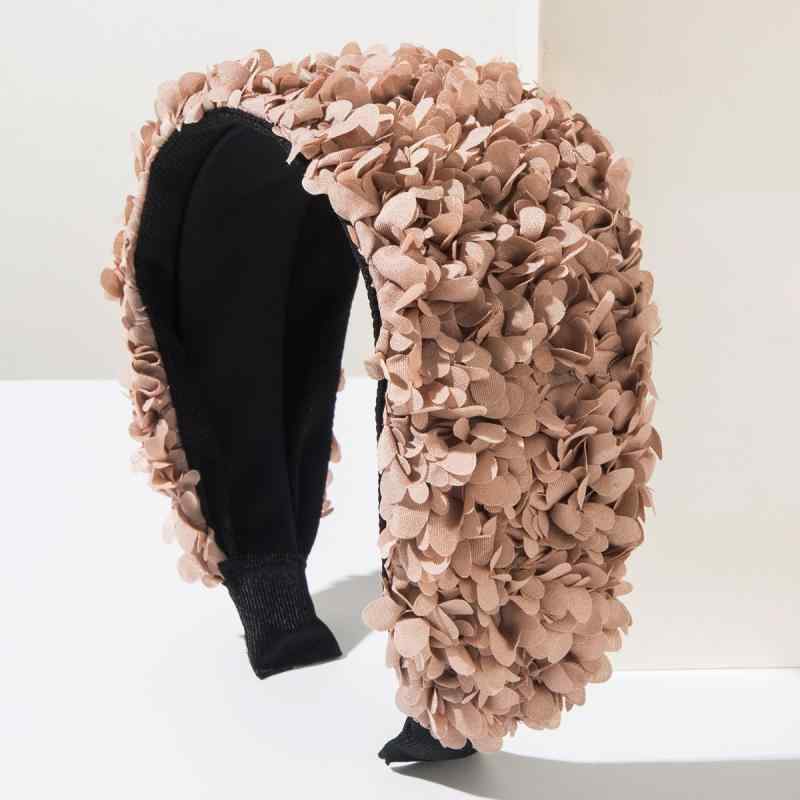 ヘアバンド レディース 韓国風 コリアン 個性的 フェミニン かわいい ワイド幅広 フラワー 花モチーフ 小顔効果 軽量 シンプル エレガント デイリー使い 日常使い 洗顔 おうち時間 リラックス 万能 コーデしやすい 髪飾り ヘアアクセサリー 布製