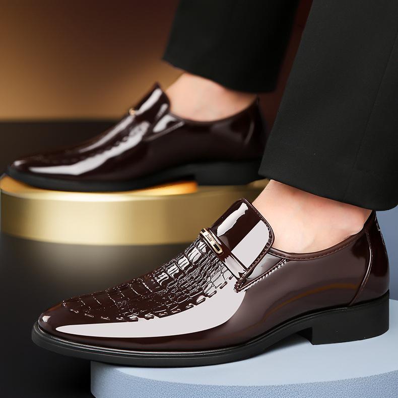 Rakuten - 革靴 メンズ ポインテッドトゥ エナメル 光沢 合成皮革 レザー切り替え ビジネス フォーマル カジュアル 普段使い 韓国風 若者向け 通気性 軽量 滑り止め 耐摩耗性 快適 大きいサイズ ブラック ブラウン系