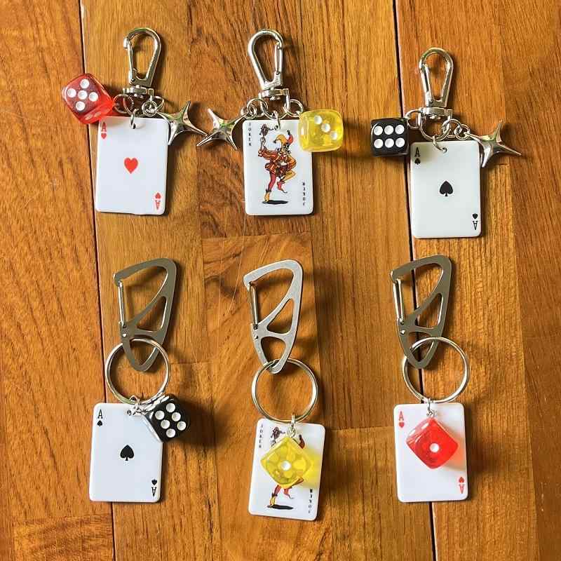 キーホルダー バッグチャーム 鍵飾り ポーカー柄 キング ハートエース スペードエ...