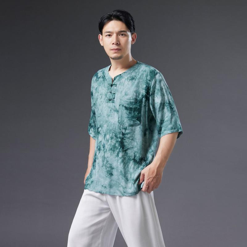 ・カテゴリ: Tシャツ・スタイル: 中国風・タイプ: プルオーバー・シルエット: ルーズフィット・主な素材: 綿麻90%・素材機能: 通気性・ネックライン: ノーカラー・ネックライン形状: Vネック・袖丈: 半袖・厚さ: 薄手・柄: プリント・加工: プリント、染め・適用シーン: カジュアル・性別: 男性・カラー展開: ブルー、水色、グレーブラック・サイズ展開: M、L、XL