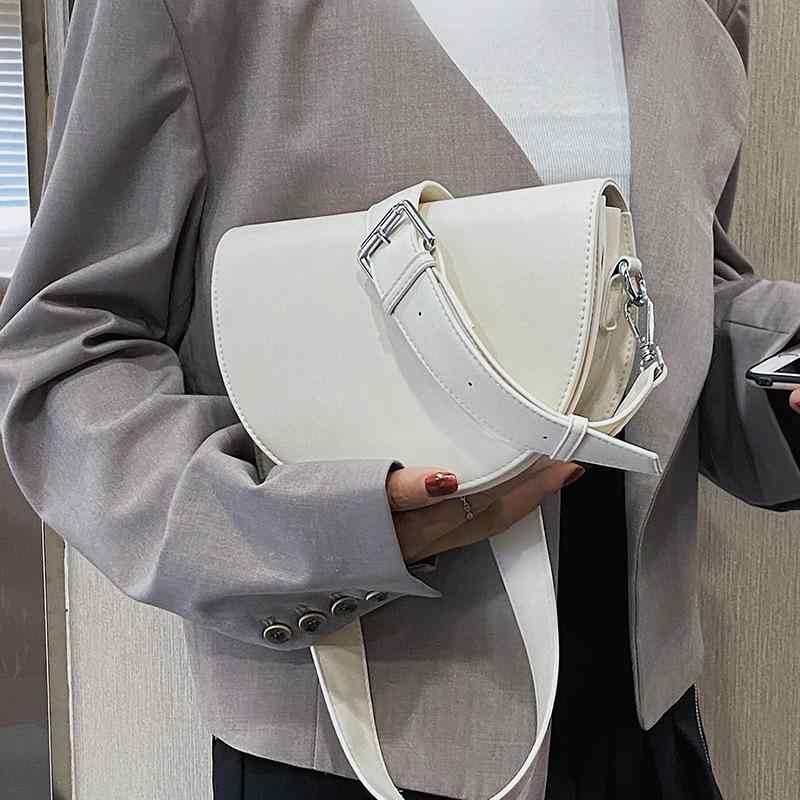 バッグ レディース ミニ サドルバッグ インフルエンサー トレンド ファッション PUレザー ショルダーバッグ 斜め掛け 肩掛け 高級感 マグネット開閉 スマホ収納 ソフト 普段使い お出かけ カジュアル 上品 ホワイト ブラック カーキ ブラウン