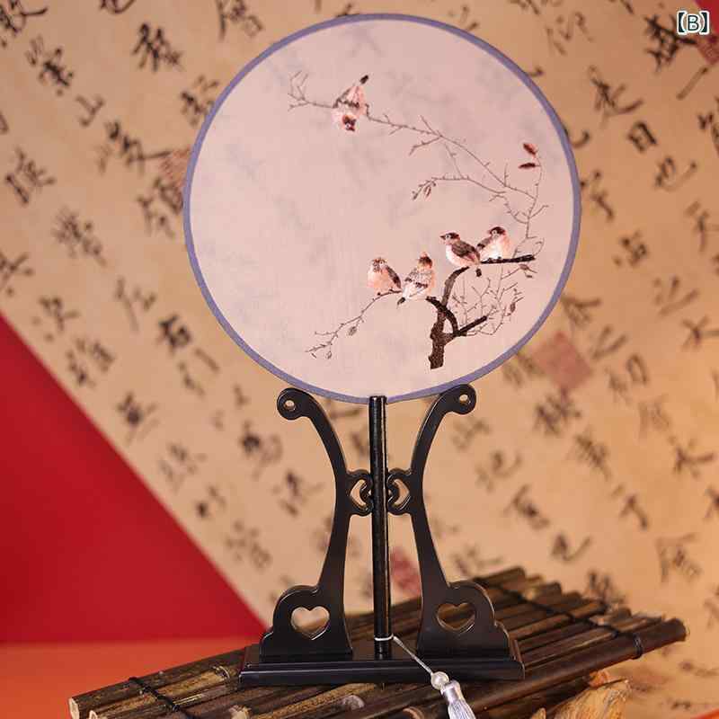 ふんわり暮らし鞄店の団扇 刺繡 花柄 古典 和風 新中式スタイル 漢服 舞踊 チャイナドレス 衣装 円形 絹布 扇子 うちわ 撮影小物 飾り 舞台用 イベント 上品な装飾品｜アングル3