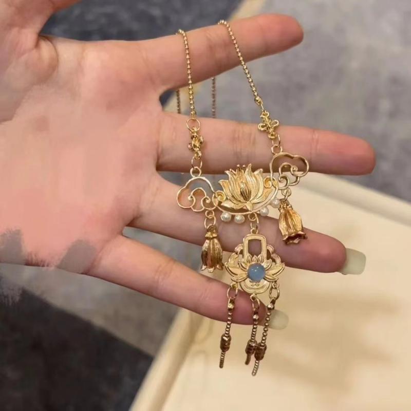 ・カテゴリ: ネックストラップ、ネックレス・素材: 合金・加工技術: ハンドメイド・チェーンの種類: レギュラーチェーン・ペンダント素材: 合金・カラー展開: 江知晚瓔珞（1本）、フェイクパール瓔珞ゴールド（1本）、フェイクパール瓔珞シルバー（1本）・デザイン: 平安ロック・スタイル: 中国風、レトロエスニック・対象: レディース