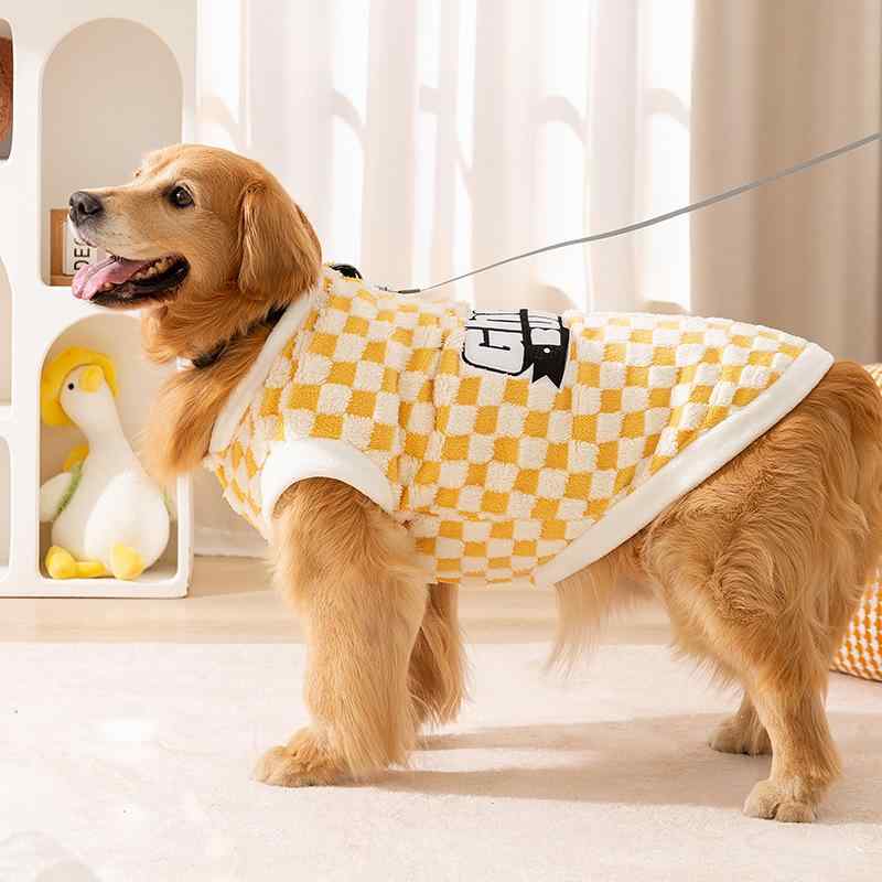 ・主な素材: ソフトフリース・カテゴリ: 大型犬用ウェア・スタイル: カジュアル・対象: ユニセックス・カラー展開: ロックイエローチェック、ボンディブルーチェック、ロミブラウンチェック、パープル、イエロータイガー、ブラウン千鳥格子、ブラック千鳥格子、オレンジデイジー、ティアングリーン、デロレッド、ブラックストライプ、ブルーストライプ、イエローラッキー犬、グリーンラッキー犬、ブラウンラッキー犬、ブルーバックパック、イエローポロ、恭喜発財、ベージュブラウン配色、ベージュレッド配色、イエローグリーン配色、オレンジ迷彩、アーミーグリーン迷彩、獅子舞鯉、金運招福・サイズ展開: 3XL (推奨体重10-15kg)、4XL (推奨体重15-20kg)、5XL (推奨体重20-25kg)、6XL (推奨体重25-30kg)、7XL (推奨体重30-35kg)、8XL (推奨体重35-40kg)