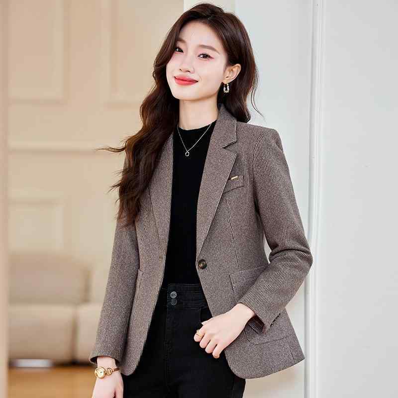 テーラードジャケット レディース 秋冬 ワンボタン スリムフィット 長袖 オフィス ビジネス 通勤 きれいめ フォーマル 上品 エレガント 洗練 シンプル ポリエステル素材 グレー ブラウン