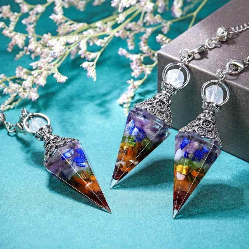 Chromium - ネックレス アンティークシルバー 七色 半貴石 さざれ石 レジン ダウジング 振り子 六角錐 パワーストーン スピリチュアル ヒーリング お守り ペンダント ユニセックス