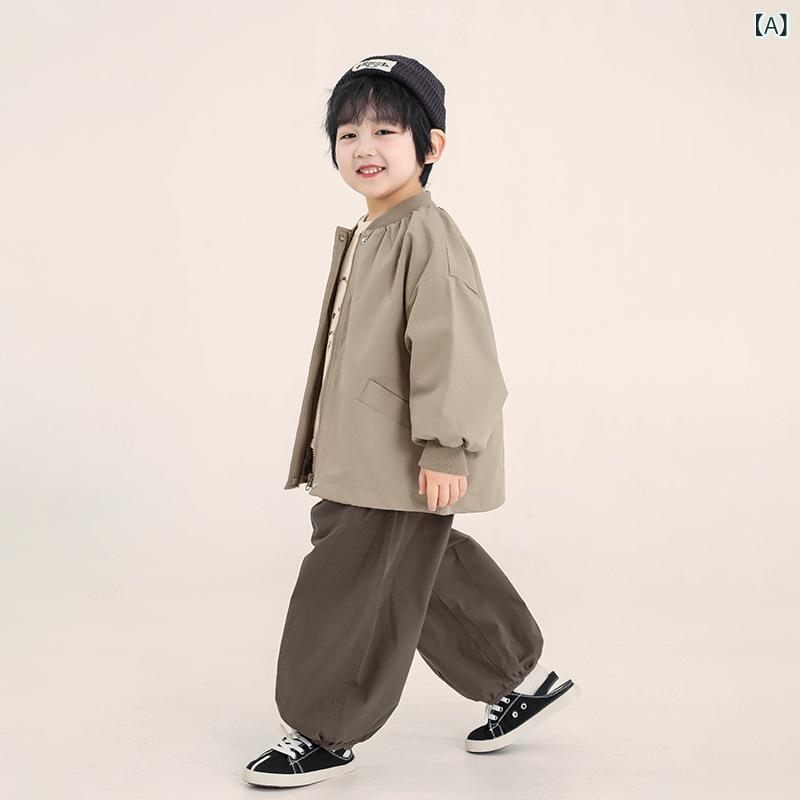 ・適用性別: 男性・対象年齢: 3〜8歳児 (身長100〜140cm)・ネックライン: クルーネック・適合シーズン: 春・スタイル: 韓国風・柄: 無地・厚さ: 普通・生地加工: 柔軟加工・デザイン要素: トレンド・袖丈: 長袖・画像: モデル着用実写・縫製: 糸処理済み・主な素材: 綿100%・裏地素材: ポリエステル85.9%、綿14.1%・留め具: ジッパー・ウエストデザイン: ベルトなし・カラー展開: ライトコーヒー、カーキ・サイズ展開: 90cm, 100cm, 110cm, 120cm, 130cm, 140cm・着丈: ショート・裏地: ポリエステル中綿・カテゴリ: 子供用アウター/ジャケット/コート