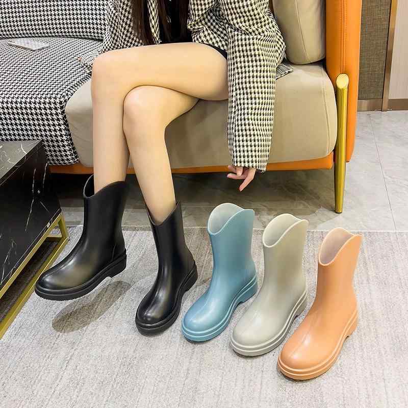 ・対象年齢: 成人・性別: 女性・筒丈: ミドル・厚さ: 標準・ヒールの高さ: 1-3cm・柄: 無地・アッパー素材: PVC・カラー展開: ブラック、ブルー、グレー、ブラウン・サイズ展開: 36, 37, 38, 39, 40, 41・カテゴリ: レディースレインブーツ