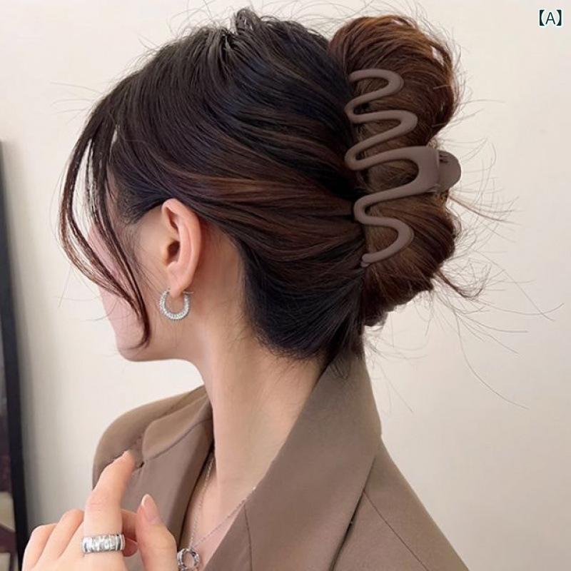 ・カテゴリ: ヘアアクセサリー・スタイル: シンプル・素材: プラスチック/樹脂・種類: つかみクリップ・対象: 女性・カラー展開: ブラウン【大ウェーブ】13cm、ブラウン【蝶結び】13cm、ブラック【リボン】13cm、ブラック【稲妻】13cm・加工方法: 手作り