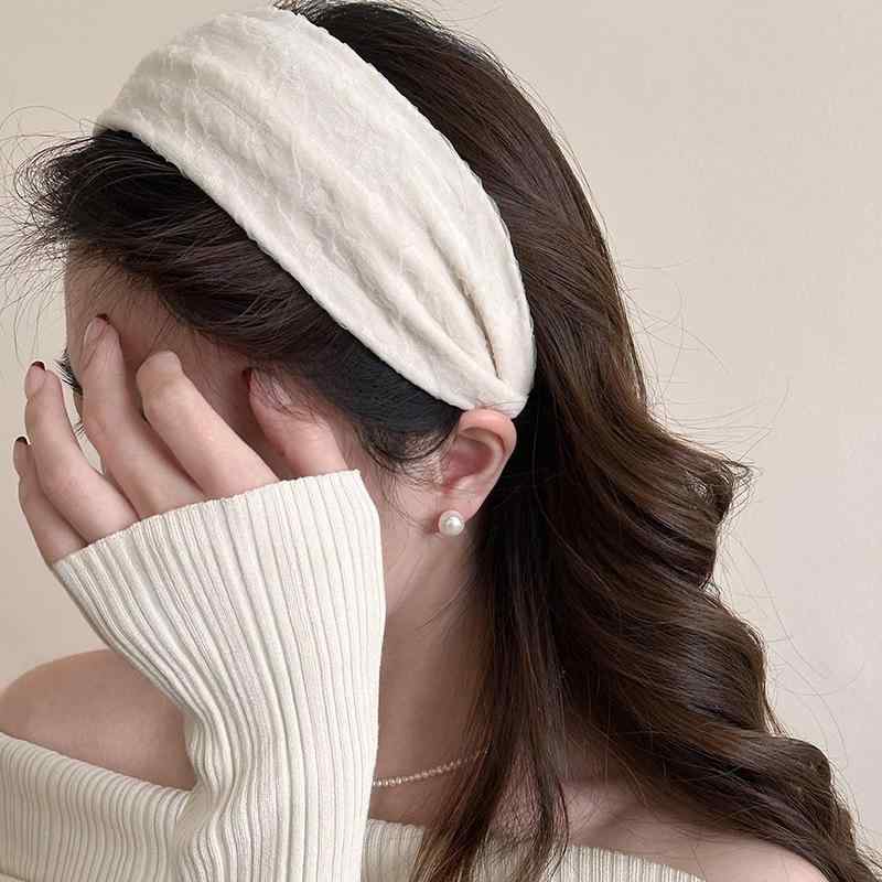 乐天商城 - ヘアバンド レディース シフォン ワイド プリーツ ハートモチーフ 夏 かわいい 洗顔 髪押さえ 頭飾 アイボリー ブラウン ブラック
