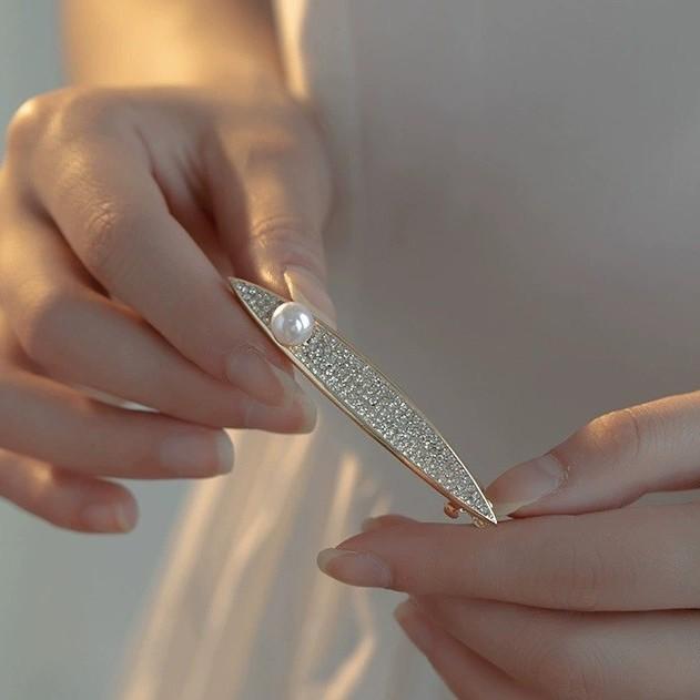Rakuten - ヘアクリップ レディース フレンチ レトロ 高級感 フェイクパール ラインストーン スプリング ハーフアップ バングス ヘアアクセサリー 春