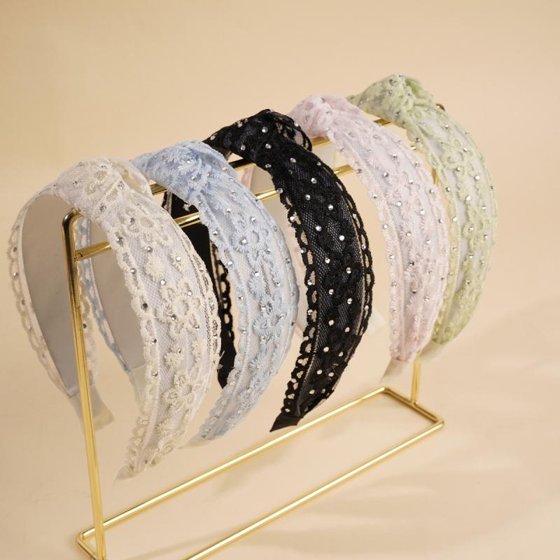 ヘアアクセサリー レディース ボヘミアン 花 刺繍 レース 幅広 ヘアバンド ラインストーン シンプル 防滑 チュール 白 黒 ピンク 春 ファッション 通勤 普段使い