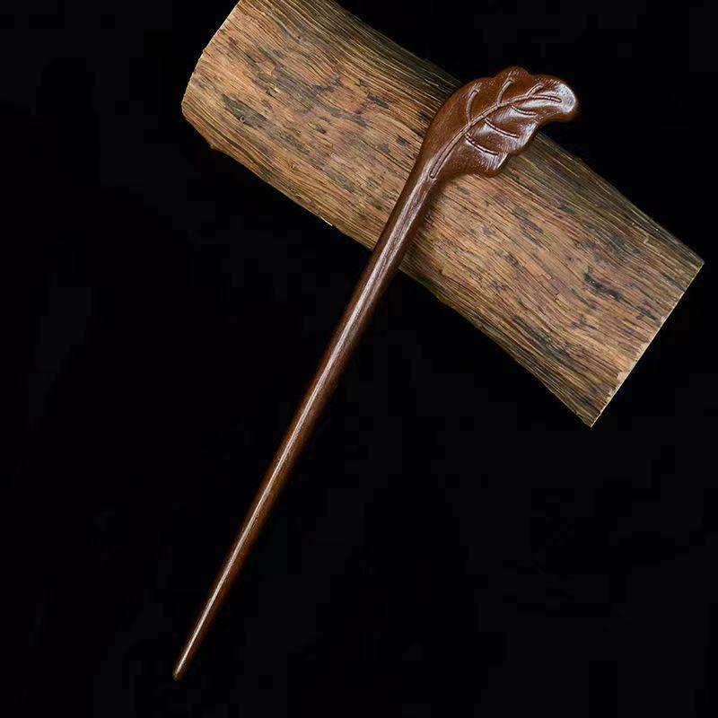 ・カテゴリ: 頭飾・スタイル: 古風・主な素材: 金絲檀木・形状: 幾何型・カラー展開: 蓮蓬、長樹葉・柄: 蓮花楼