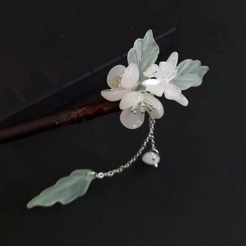 ・カテゴリ: 髪飾り・スタイル: 古風・素材: 木・デザイン: 花柄・モチーフ: 蝶・カラー展開: 白色、青色