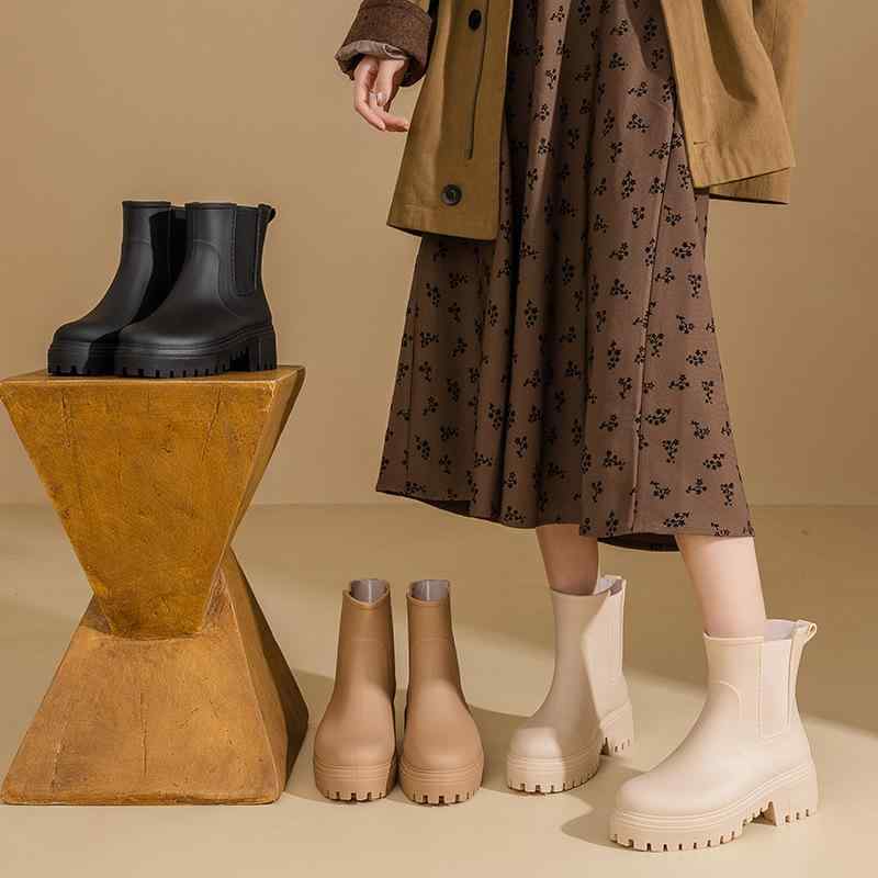 ・カテゴリ: レディース雨靴・対象: 女性・筒丈: ミドル・厚み: 厚手・柄: 無地・季節: 四季・アッパー素材: PVC・カラー展開: ブラック、杏色、カーキ・サイズ展開: 36、37、38、39、40、41・着脱方法: スリッポン