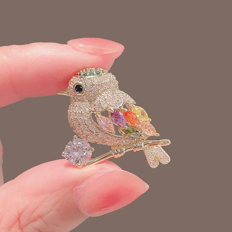 ・カテゴリ: 胸針・スタイル: かわいい・主な素材: 合金・形状: 動物・表面処理: メッキ・機能: 装飾、防ずれ・対象: 女性