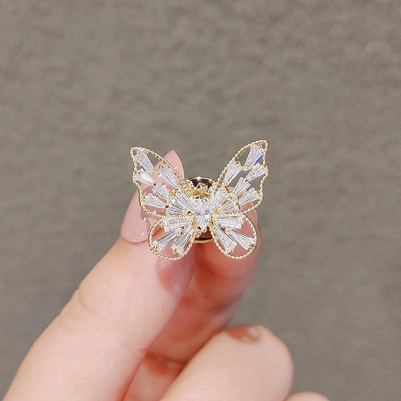 Other - ブローチ レディース 蝶 モチーフ 透かし ジルコニア 花 デザイン 電気メッキ加工 蝶結び アシンメトリー 調整 機能 自然 スタイル 清新 甘め 秋 合金 素材 光漏れ防止 固定 ピン カーディガン スカーフ