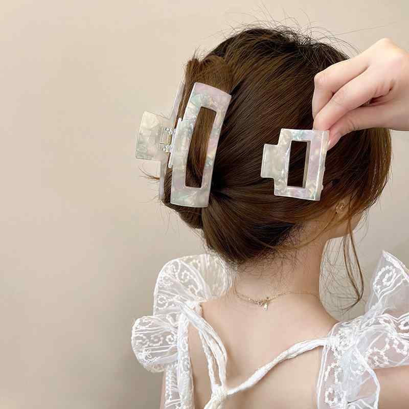 ・カテゴリ: ヘアアクセサリー・スタイル: 人魚姫・分類: クリップ・素材: アクリル・対象: 女性・流行要素: 幾何形状・カラー展開: ブロック型、長方ブロック型、長方型、長条型、扇型