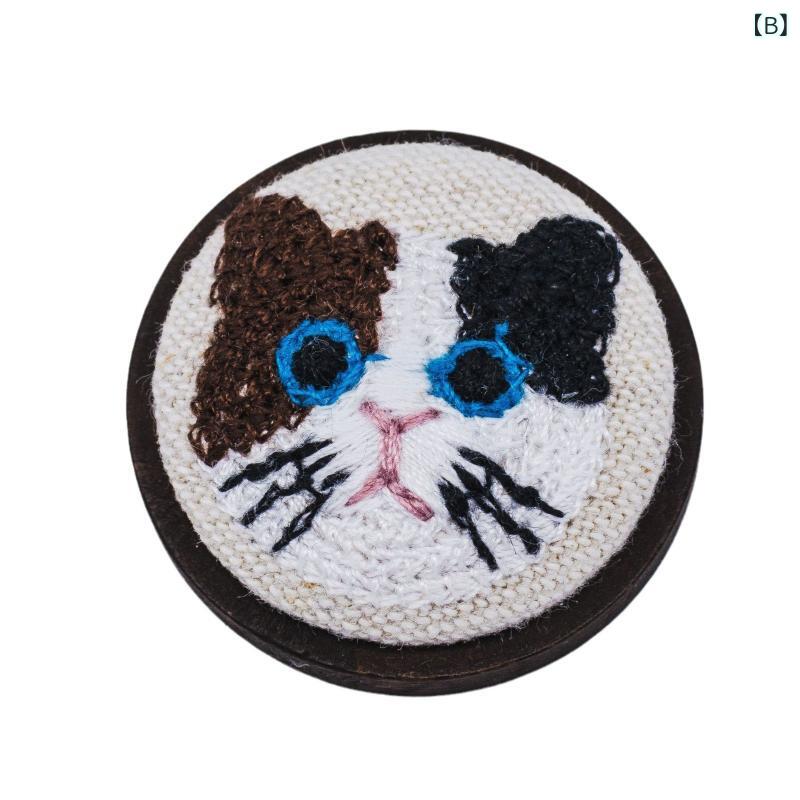 ブローチ メンズ レディース 手作り 布製 木質 かわいい 猫 三毛 黒 白 立体刺繍 円形 動物 モチーフ レトロ 個性 清新 甘美 冬 飾り アクセサリー 普段使い 記念 ギフト soarsole-10232880 ふんわり暮らし鞄店 サンプル画像3