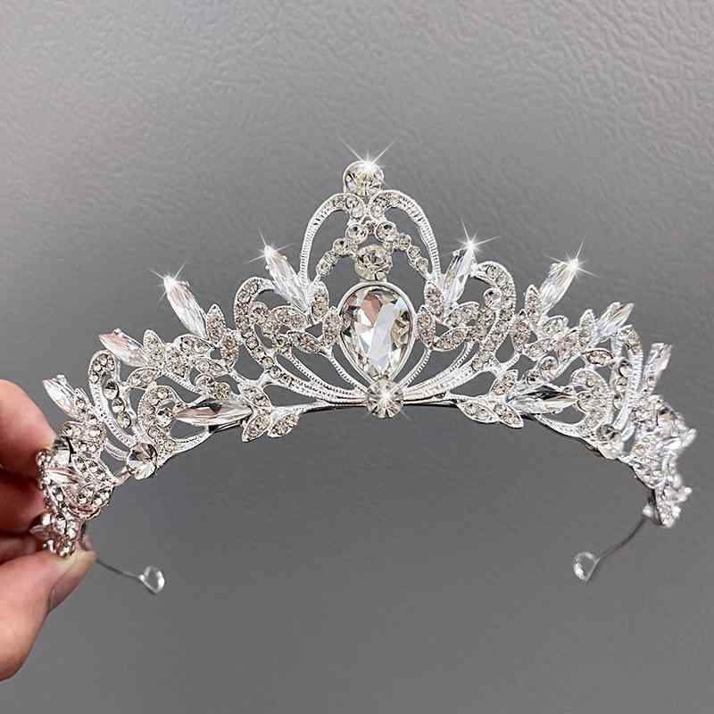 Rakuten - ヘアアクセサリー レディース 王冠 プリンセス ヘッドバンド ラインストーン 高級感 誕生日 パーティー 結婚式 装飾 金属 電気メッキ加工 かわいい おしゃれ ギフト ヘアピース
