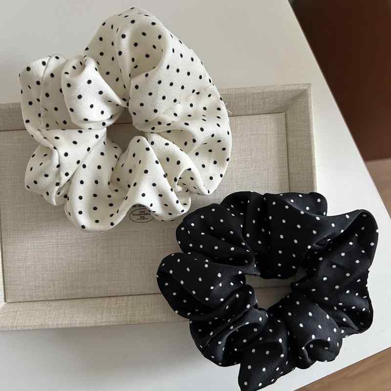 ・カテゴリ: ヘアサークル・カラー展開: ブラック、オフホワイト・スタイル: シンプル・タイプ: 高弾力