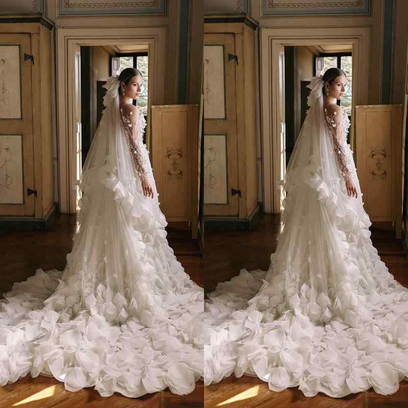 ブライダルベール 新婦 かわいい キュート スイート おしゃれ 華やか 花びら ペタル 立体 二重 ロング レース 白 アイボリー 夏 結婚式 ヘッドドレス