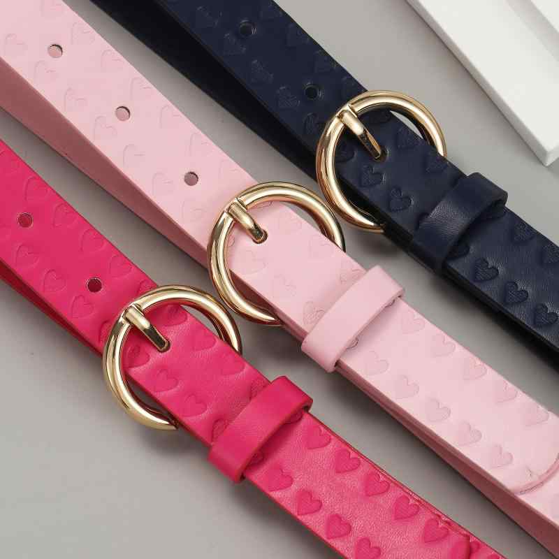 ベルト キッズ 子供用 ジュニア PUレザー 合皮 エンボス加工 ハート柄 D字型バックル ピンバックル シンプル おしゃれ ファッション 普段使い デイリーユース カジュアル ブラック ホワイト ピンク シルバー ネイビー